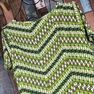 LulaRoe Kermit  Green and White Patterned Short Sleeve Top